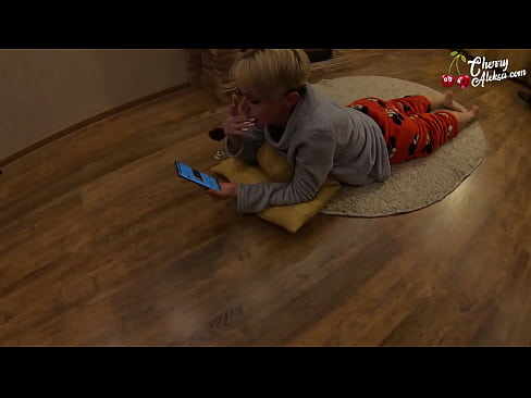 ❤️ Traks Blondīne sūc milzīgu locekli sūc un lēkā uz tā - anālais sekss ❤️ Porno pie mums lv.qizpornolar.ru